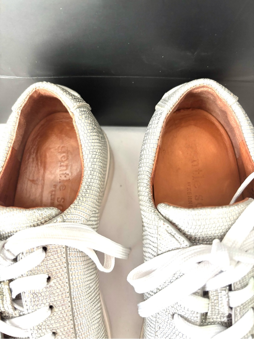 GENTLE SOUL  by Kenneth Cole  platform with silver lace up leather sneakers SZ 7 - Picture 4 of 10